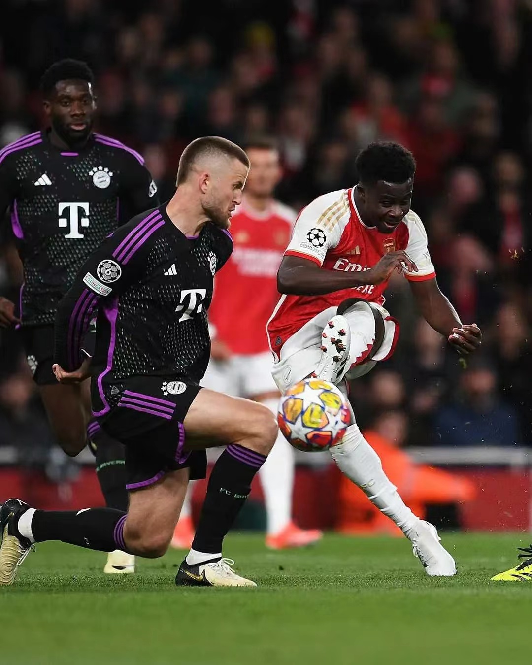 惊心动魄的四强对决，球迷热血沸腾的简单介绍