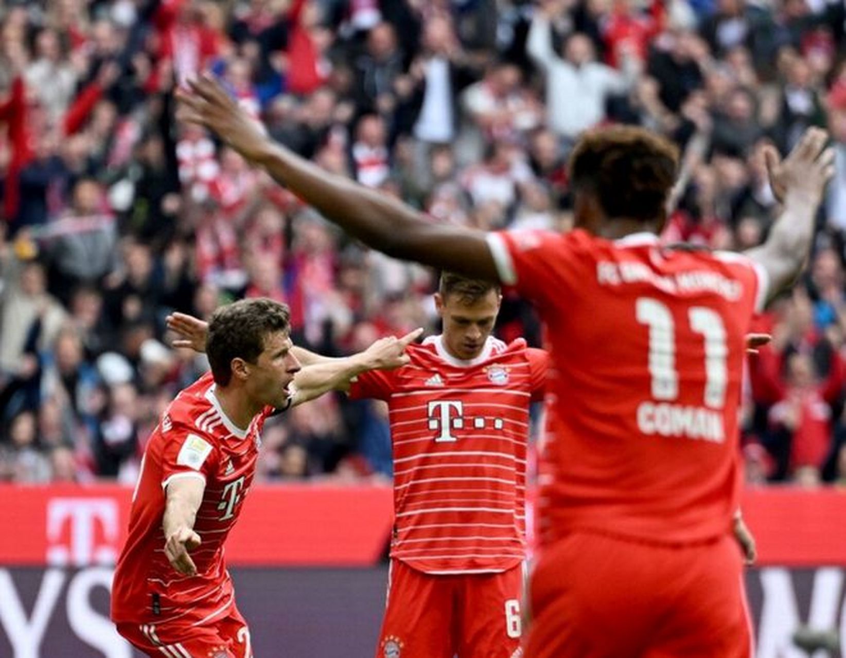 包含沙尔克战平对手，稳固积分榜位置的词条