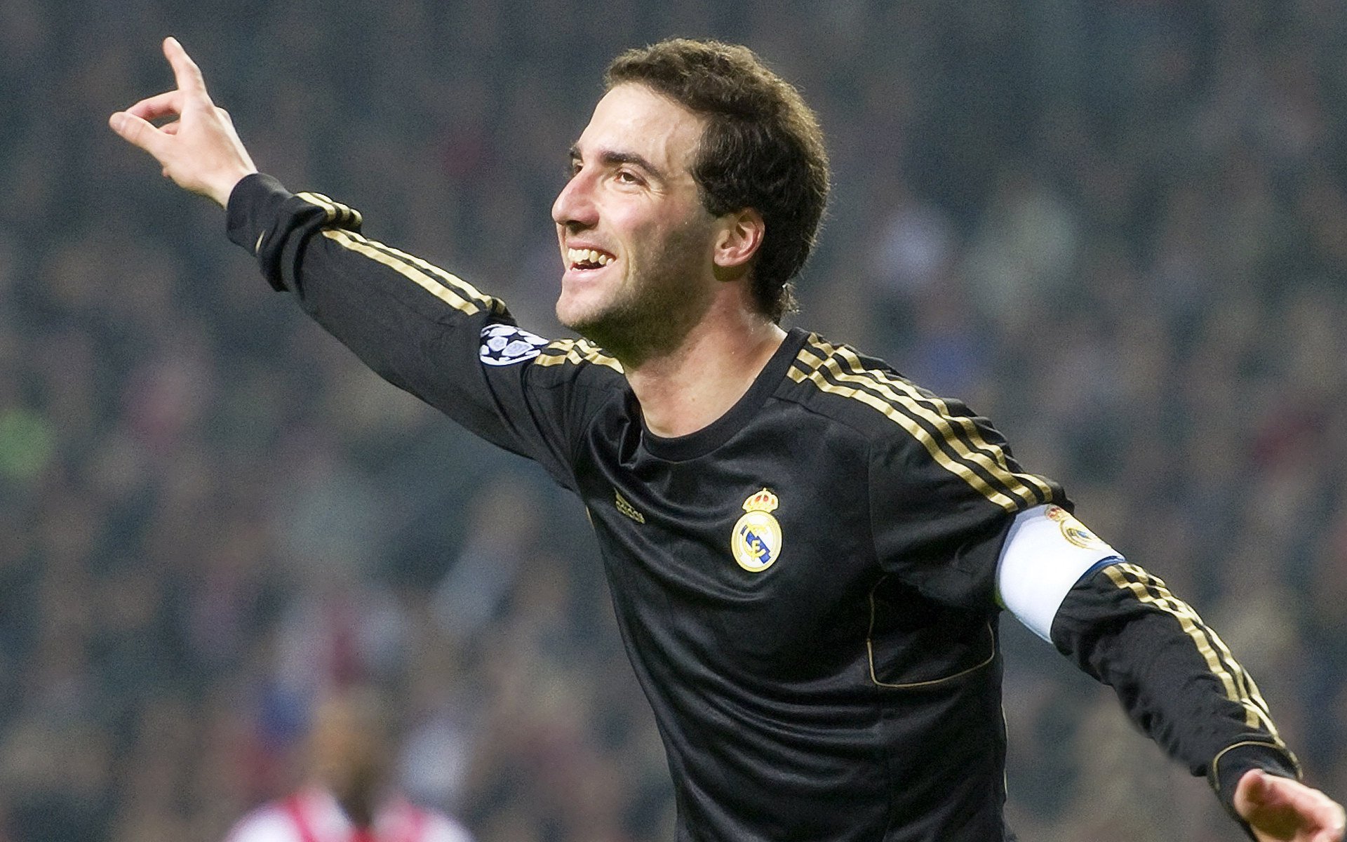 NBA季后赛之夜，西亚卡姆刷新纪录，书写属于自己的传奇