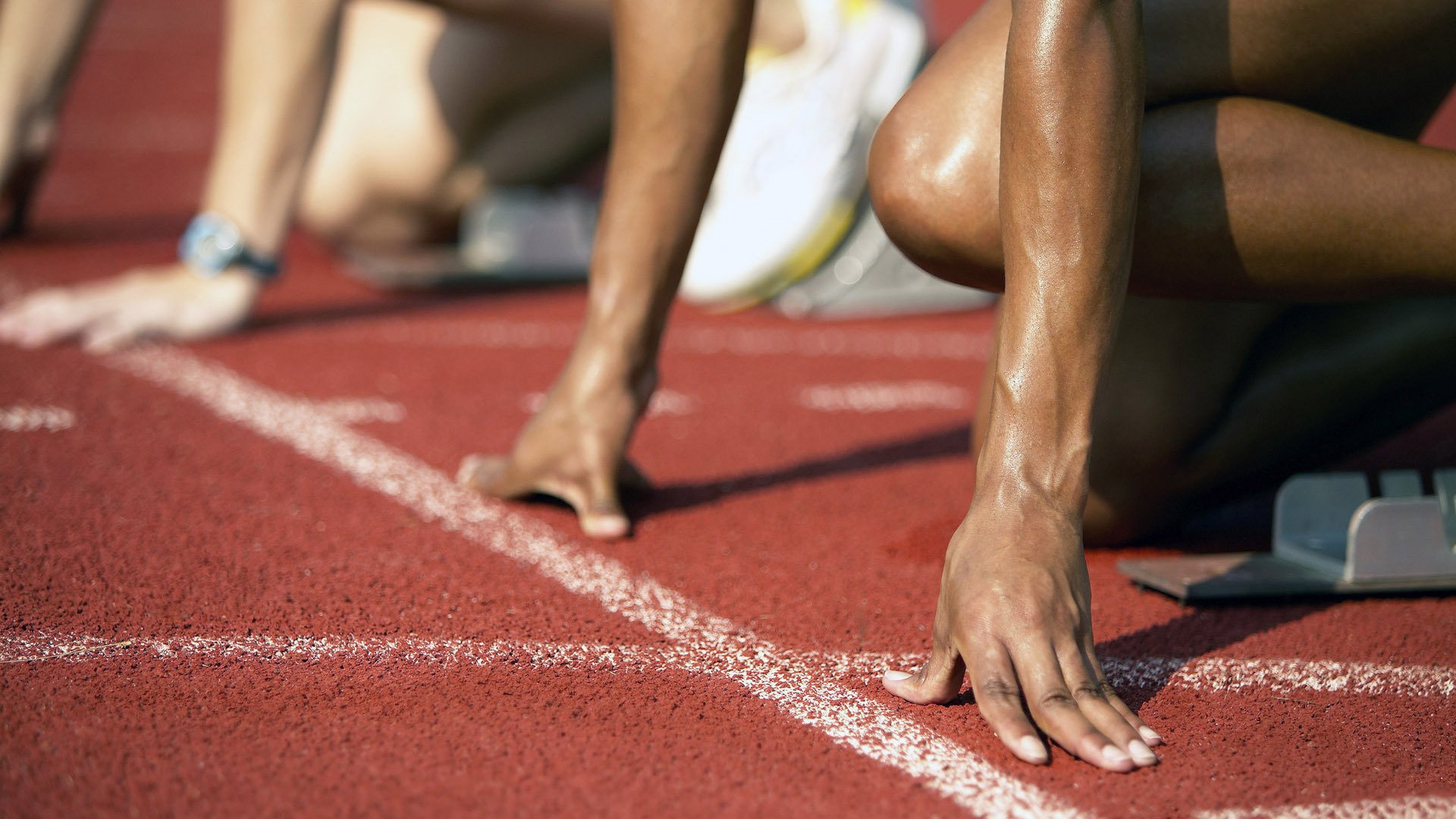 赛道新纪元,梅赛德斯轻取雷诺,皮亚斯特里刷新单圈纪录